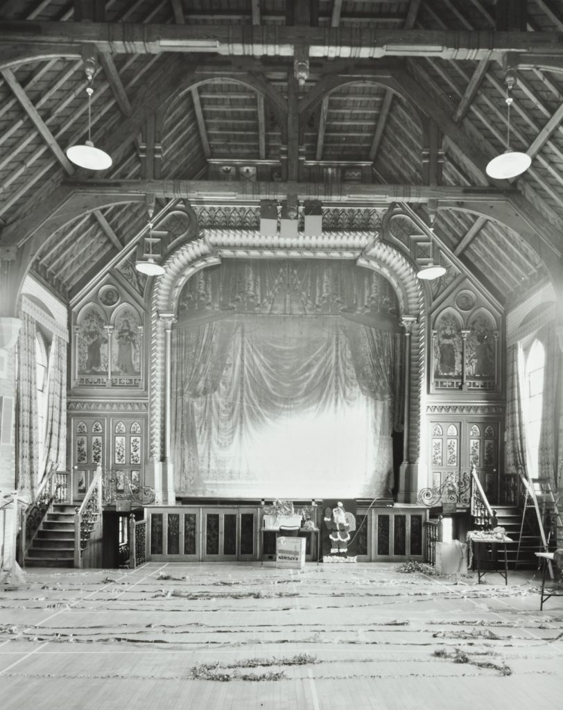 Black and white image of the Victorian theatre showing elaborate wooden rafters